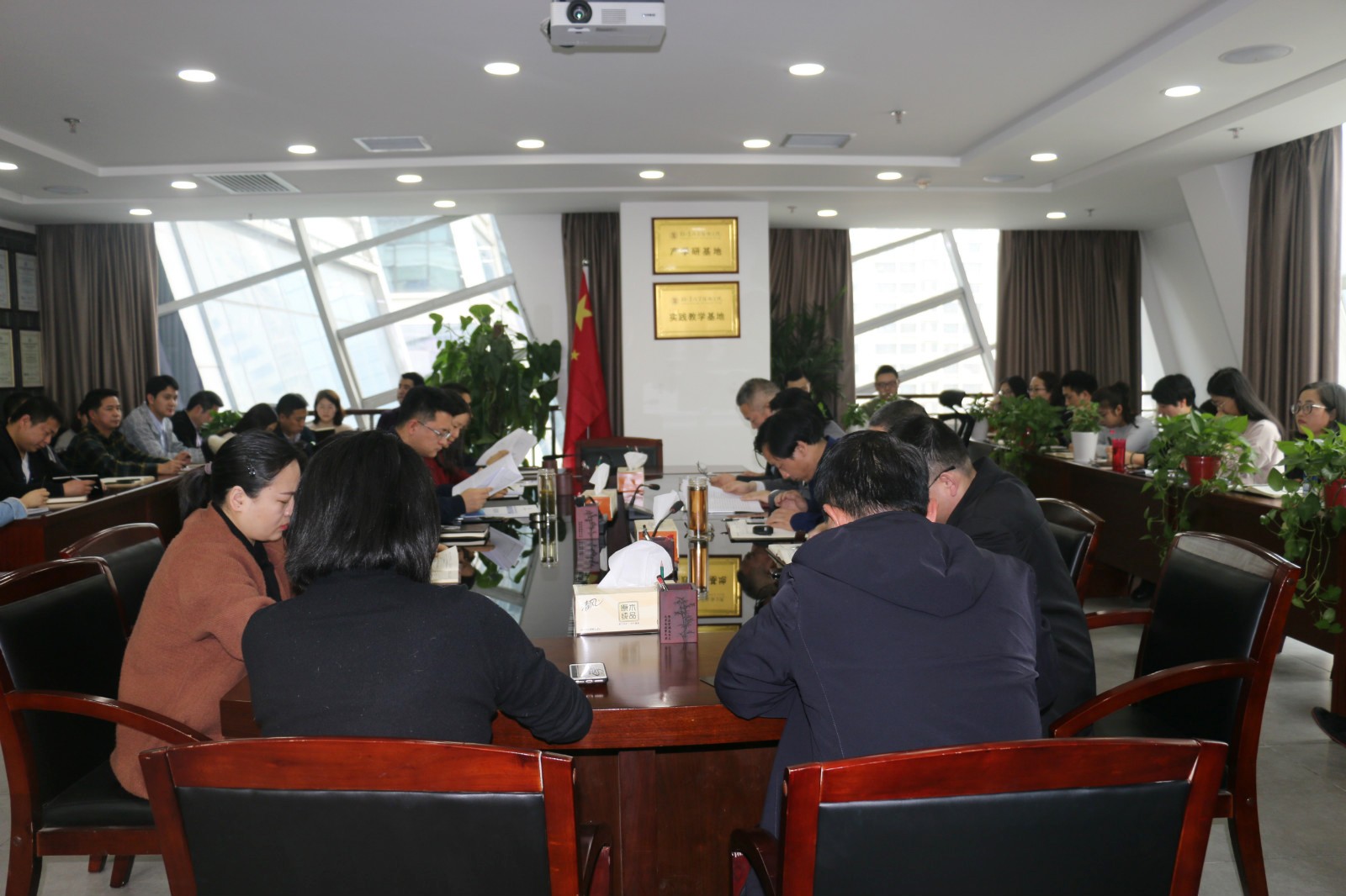 1551314467861386yX1W.jpg 水環(huán)境傳達(dá)學(xué)習(xí)集團(tuán)2019年工作會(huì)議精神.jpg