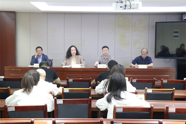 1748340213697075PwNI.jpg 延安環(huán)保公司傳達學(xué)習(xí)集團黨委深入貫徹中央八項規(guī)定精神學(xué)習(xí)教育暨巡視整改工作會會議精神+照片.jpg